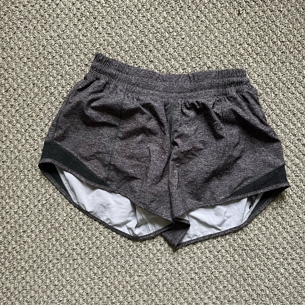 Lululemon hotty hot short 4” size 6